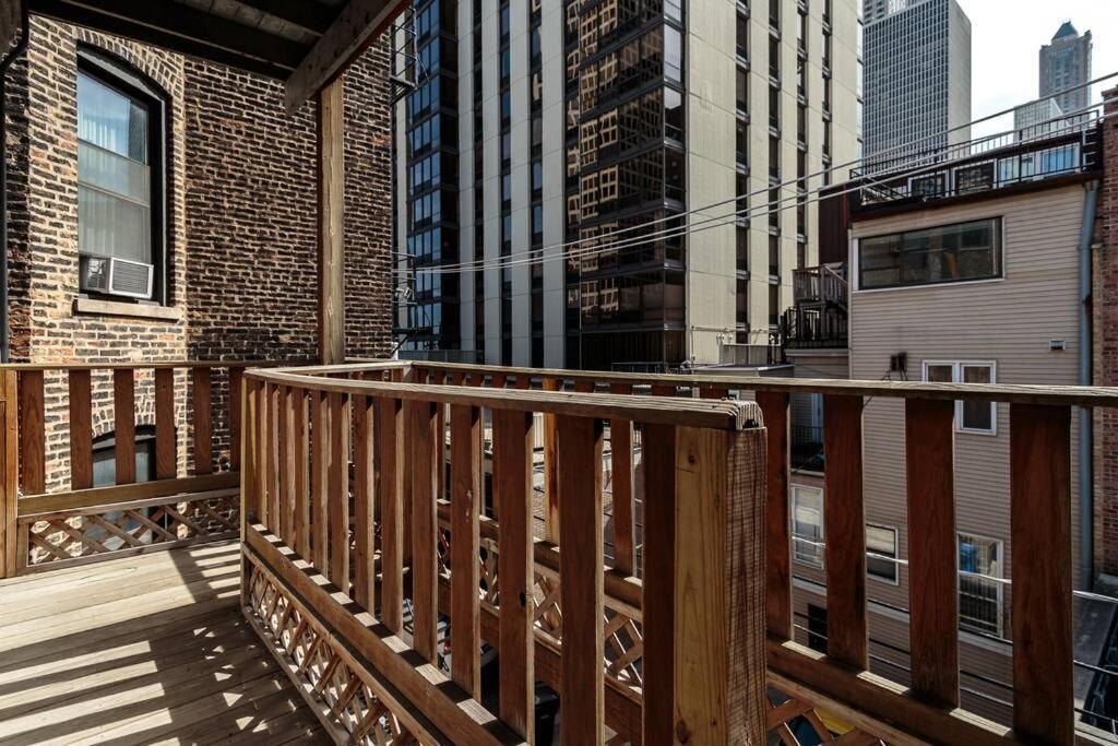 Historic And Unique Brownstone In Gold Coast - Downtown - 3 Apartment Chicago Exterior photo
